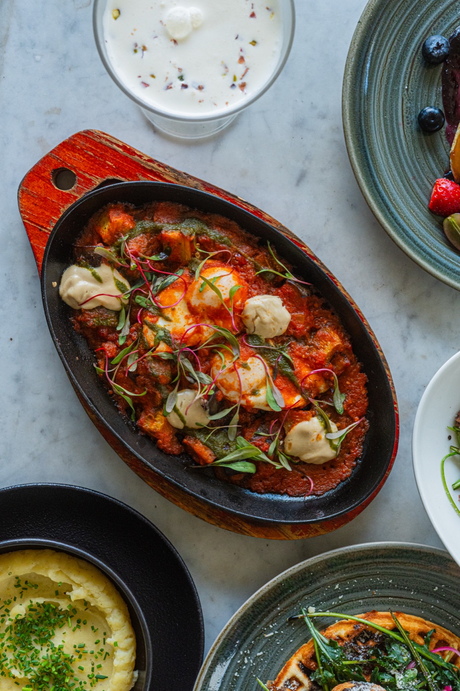 Seafood in a sizzling skillet