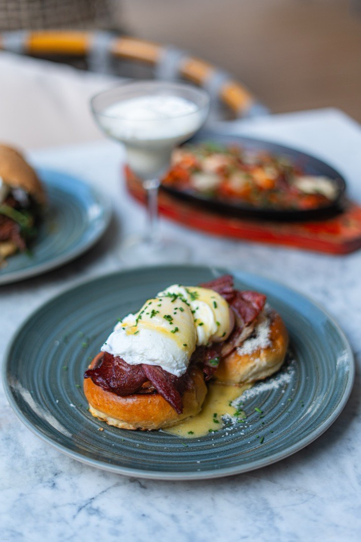 Eggs benedict on a brioche bun at Papparoti